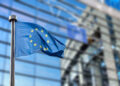 Bandera de la Unión Europea ondeando al viento